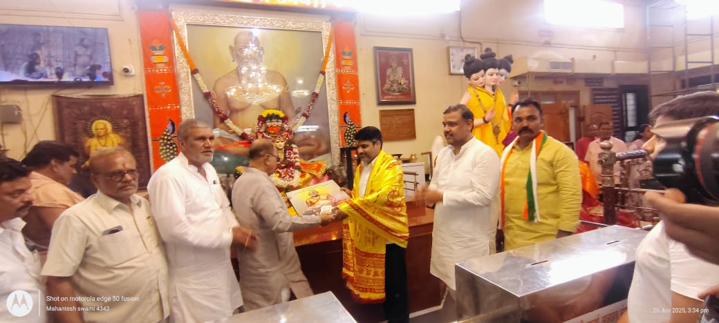 श्री स्वामी समर्थ अन्नछत्र मंडळात माजी गृहराज्यमंत्री सतेज पाटील यांचा सत्कार