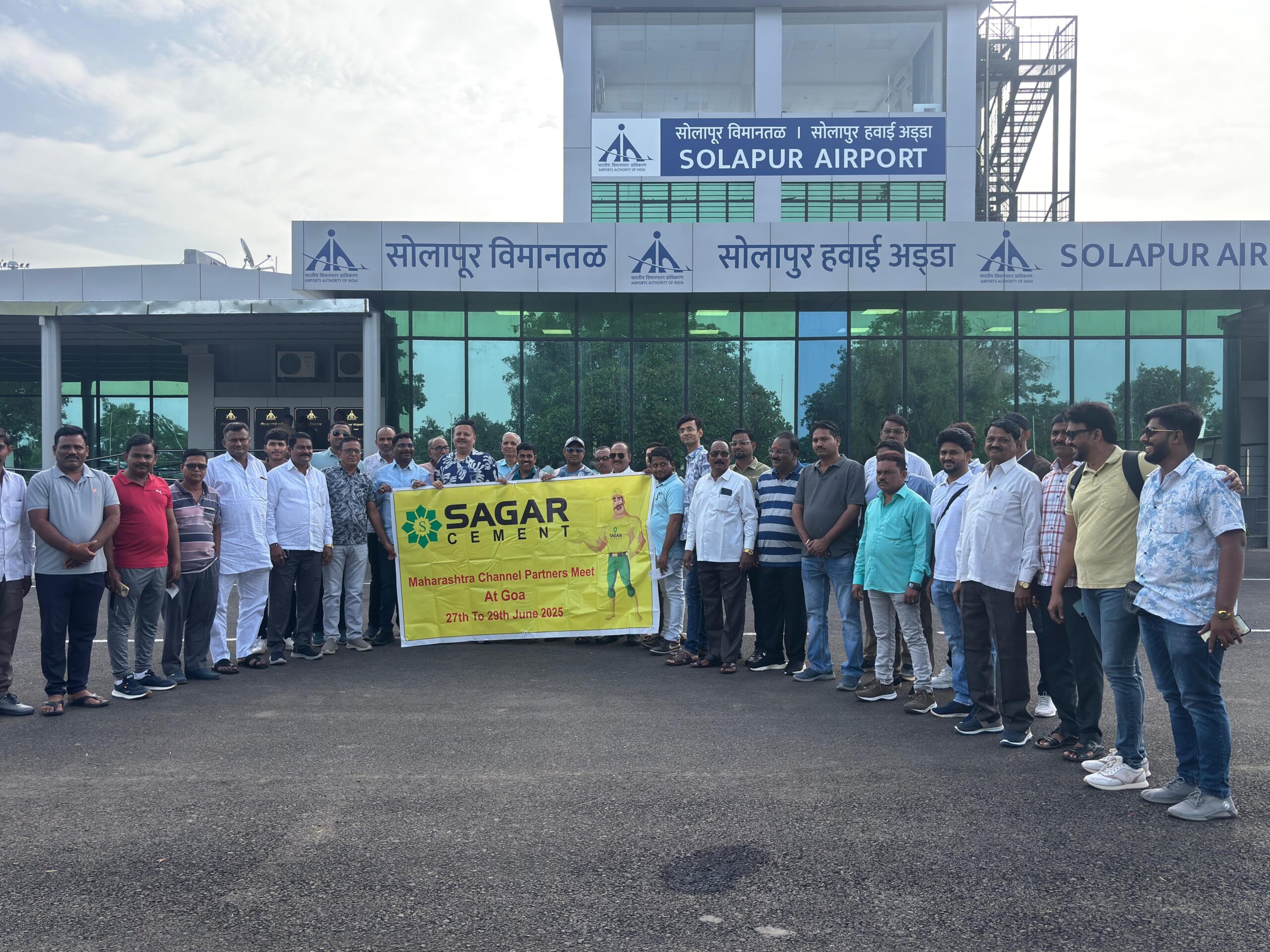 सागर सिमेंटच्या महाराष्ट्रातील वितरकांचे गोवा दौऱ्यासाठी विमानाने प्रयाण…