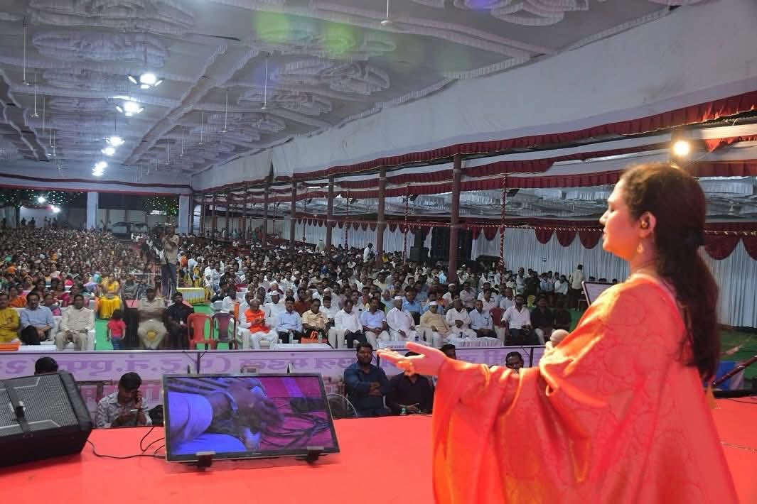 ख्यातनाम गायिका बेला शेंडे  यांच्या ‘संगीत रजनी’ ने रसिक श्रोते मंत्रमुग्ध 