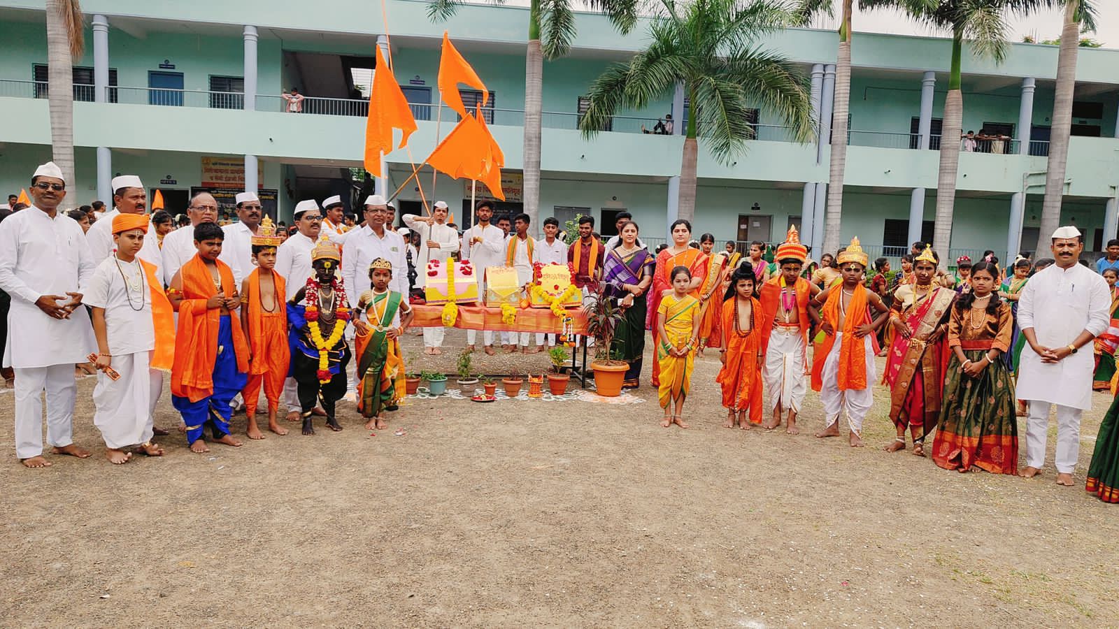 कल्याणशेट्टी शिक्षण संकुलात आषाढी एकादशी निमित्त रंगला विद्यार्थ्यांचा रिंगण सोहळा 