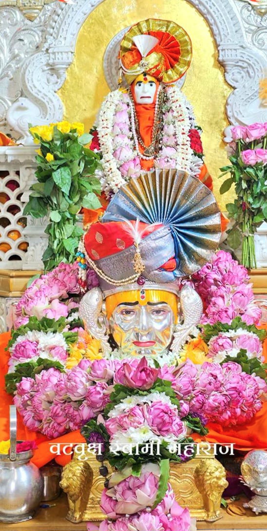 श्री वटवृक्ष मंदिरात श्रद्धेय भक्तीभावाने गुरुपौर्णिमा साजरी
