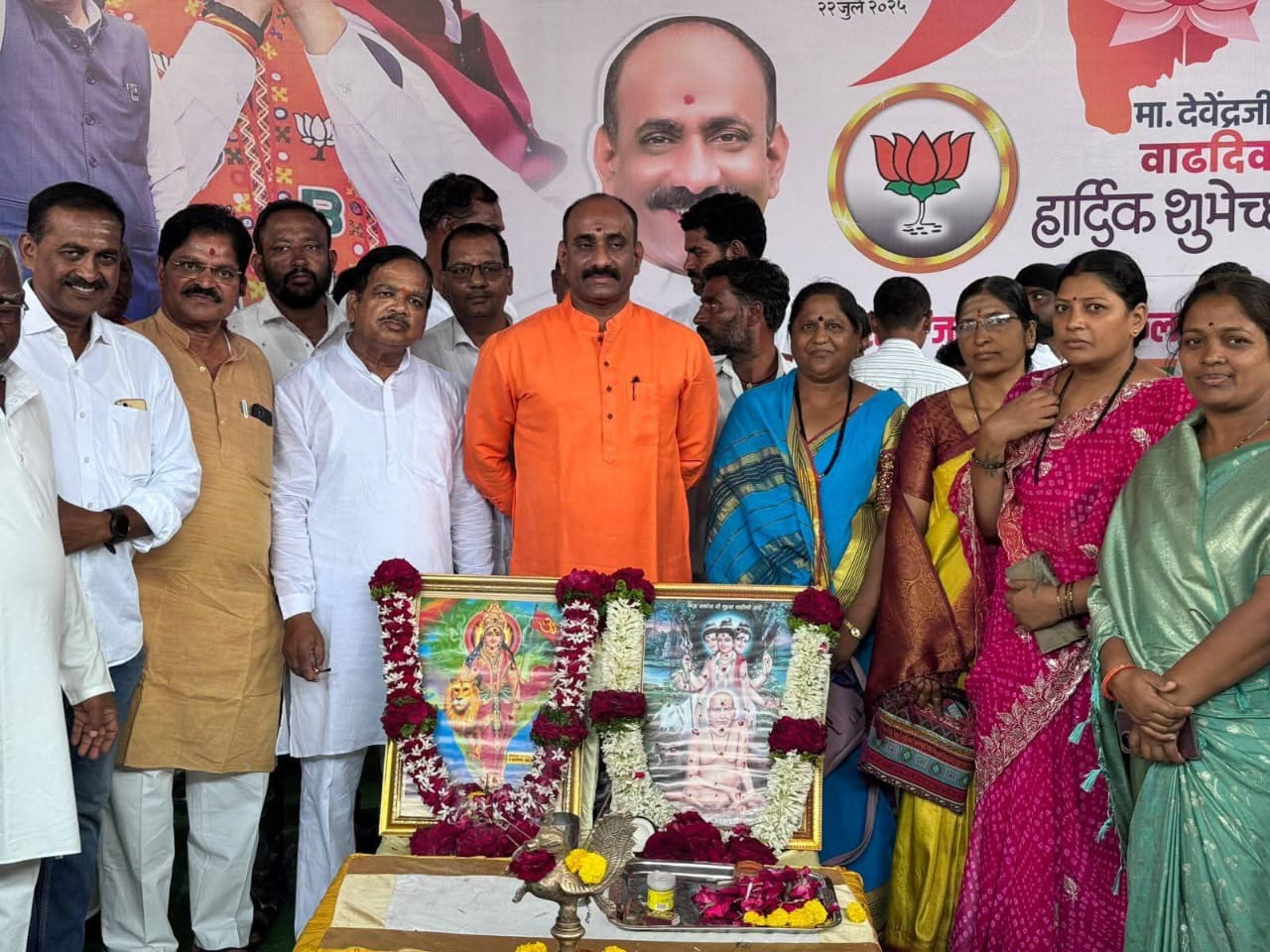 मुख्यमंत्री देवेंद्र फडणवीस यांच्या वाढदिवसानिमित्त अक्कलकोट भारतीय जनता पक्षातर्फे रक्तदान शिबीर संपन्न