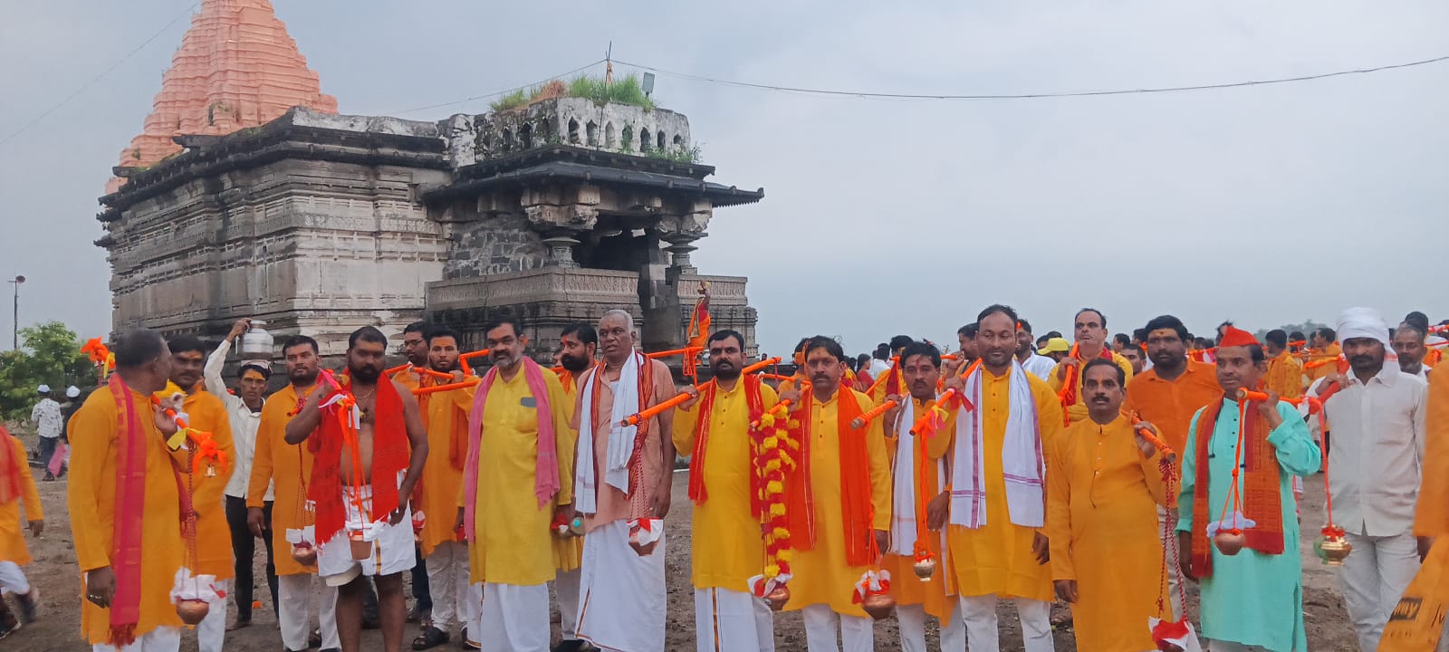 श्रीक्षेत्र राहेर ते सिद्धेश्वर महादेव मंदिर नरसी कावड यात्रेला शिवभक्तांचा अभूतपूर्व प्रतिसाद!