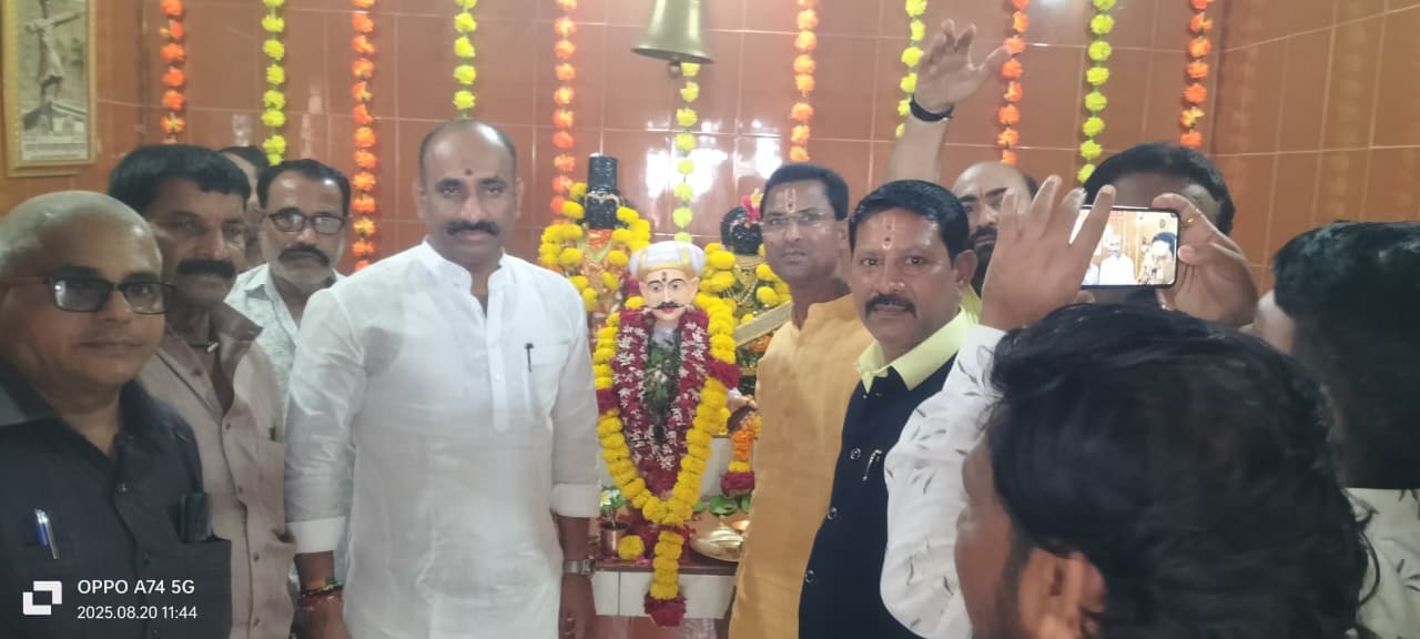 अक्कलकोट येथे श्री संत सेना महाराज यांची ६५६ वी पुण्यतिथी उत्साहात साजरी