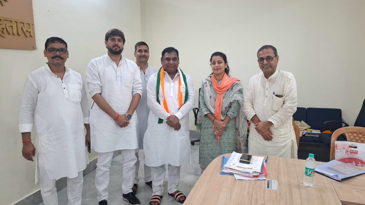 खासदार प्रणिती शिंदे यांनी बिहार विधानसभा निवडणुकीसाठी बारा जिल्ह्यातील काँग्रेस उमेदवार इच्छुकांच्या मुलाखती घेतल्या