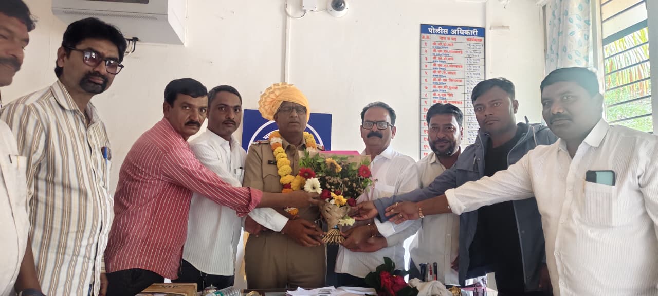 परंडा पोलीस स्टेशनचे नुतन पोलीस निरीक्षक आसाराम चोरमुले यांचा व्हॉइस ऑफ मीडिया पत्रकार संघटनेच्या वतीने सत्कार