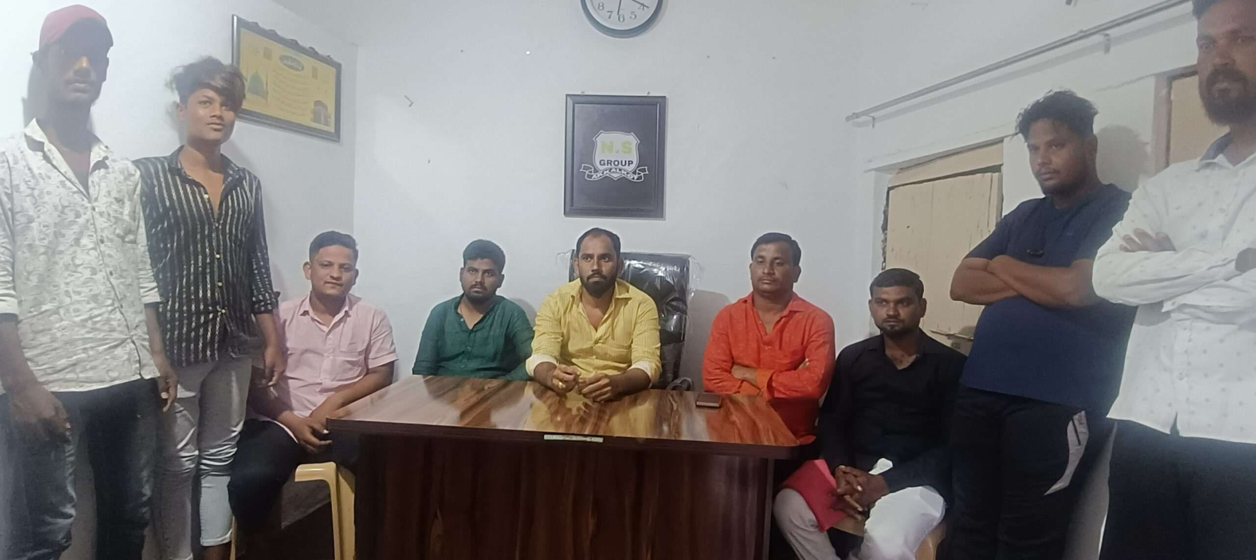 हजरत शेख नुरद्दीन बाबा ऊर्स निमित्त एन एस सोशल ग्रुपच्या वतीने गरीब गरजू महिलांना संसारोपयोगी धान्य वाटपाचे आयोजन