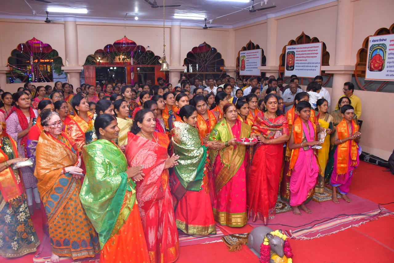 हिरकणी महिला बहुउद्देशीय संस्थेतर्फे  महिलांचे सामुदायिक श्रीगणेश अथर्वशीर्ष पठणाचा कार्यक्रम संपन्न 