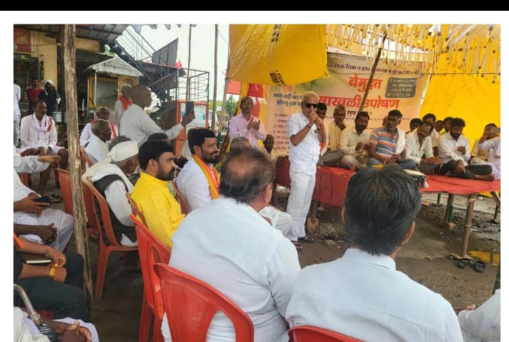 शेतकऱ्यांच्या साखळी उपोषणास नायगाव मार्केट कमिटीचे.चेअरमन श्रीनिवास पाटील चव्हाण यांचा खंबीर पाठिंबा