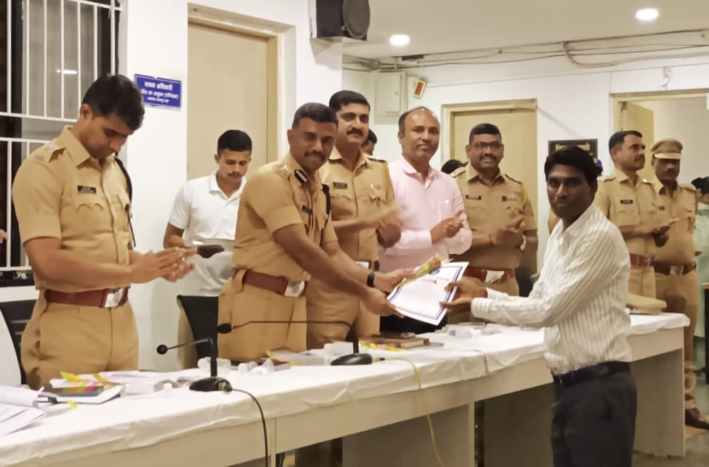 गणेशोत्सवातील सामाजिक उपक्रमासाठी पत्रकार सिध्दार्थ भडकुंबे यांचा सन्मान