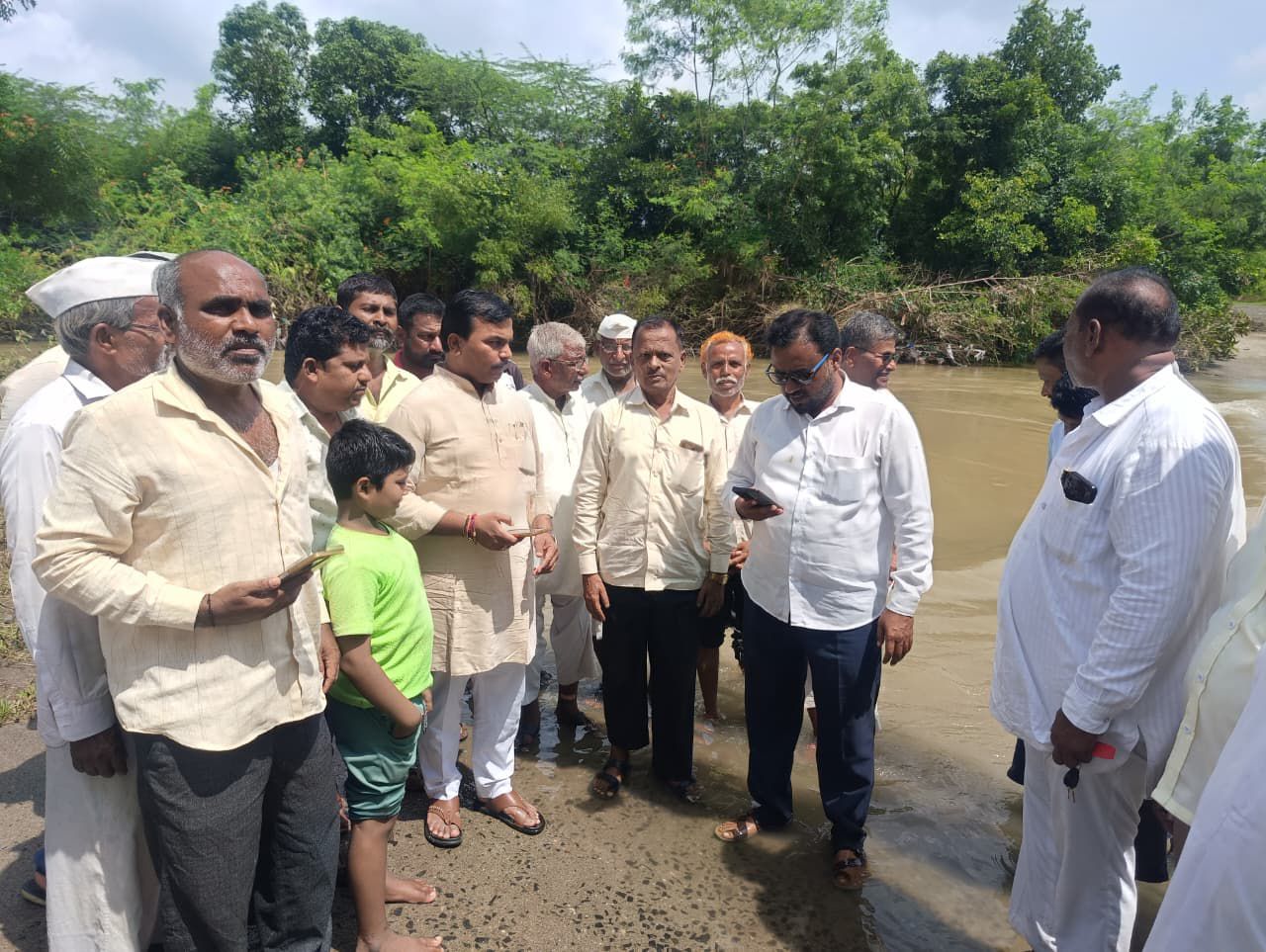 अक्कलकोट तालुका ओला दुष्काळ जाहीर करा , काँग्रेस पक्षाचे बोरगाव दे येथे जनआंदोलन