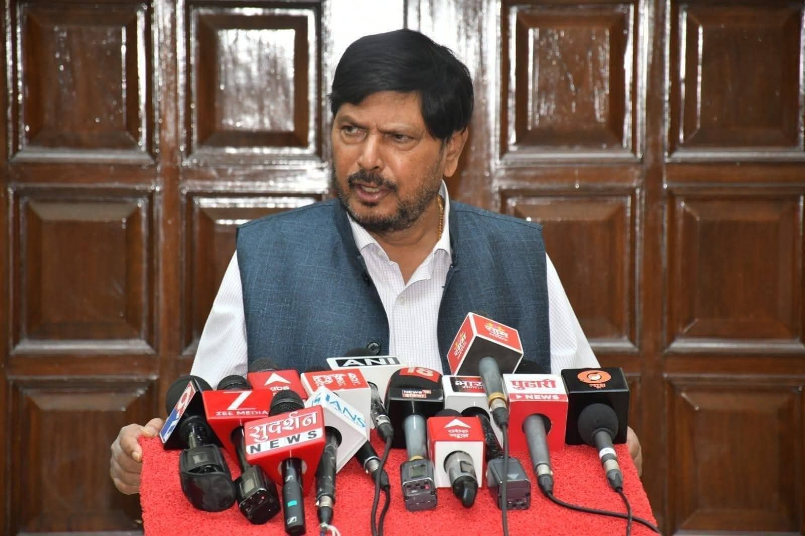 पीपल्स एज्युकेशन सोसायटीला ५०० कोटी निधी देण्याचा राज्य सरकार चा निर्णय स्वागतार्ह – केंद्रीय राज्यमंत्री रामदास आठवले