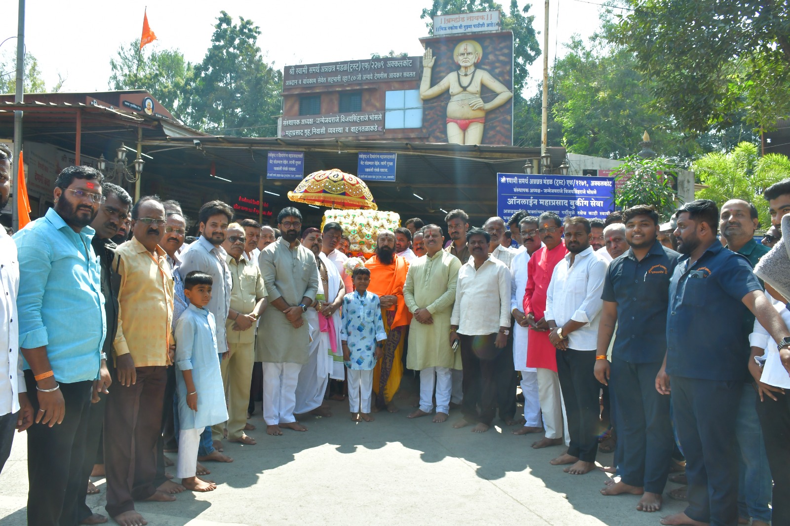 श्री स्वामी समर्थ अन्नछत्र मंडळाची “पालखी परिक्रमा” मोठ्या उत्साहात तीर्थक्षेत्र अक्कलकोटातून रविवारी प्रस्थान