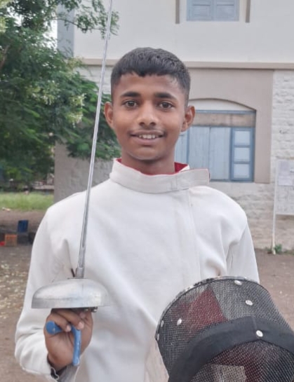 यशवंतराव चव्हाण महाविद्यालयाच्या अजिंक्य दळवी याची राज्यस्तरीय शालेय तलवारबाजी स्पर्धेसाठी निवड