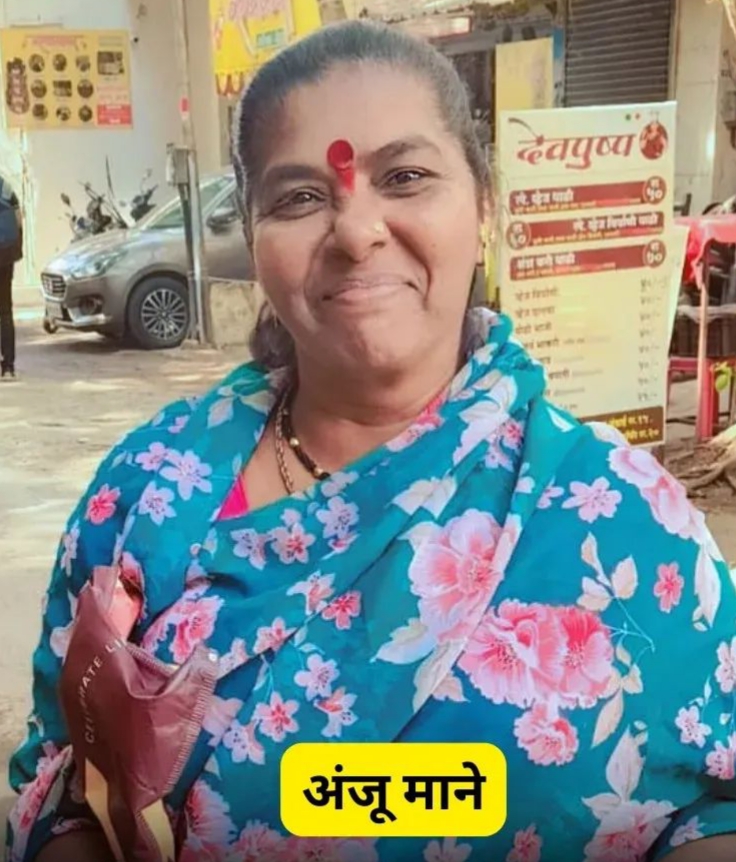 पुण्यात कचरावेचक अंजू माने यांचा प्रामाणिकपणा