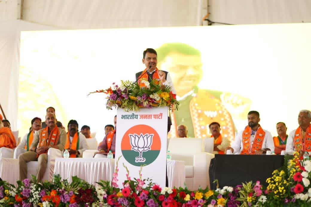 भाजपाच्या हाती सत्ता दिल्यास अक्कलकोट , मैंदर्गी, दुधनी या शहराच्यां विकासासाठी निधी कमी पडू देणार नाही – मुख्यमंत्री देवेंद्र फडणवीस