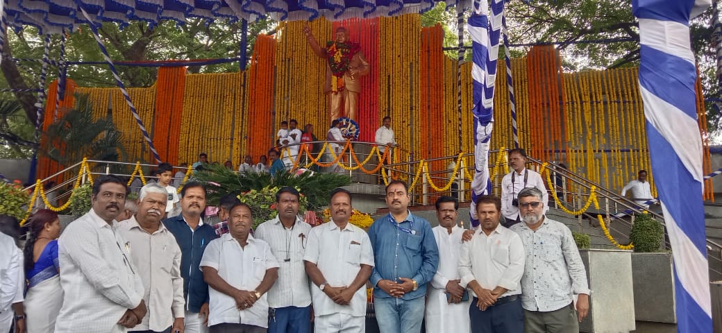 विश्वरत्न डॉ बाबासाहेब आंबेडकर यांना रा.स.क.म.संघटनेच्यावतीने महापरिनिर्वाण दिनी अभिवादन