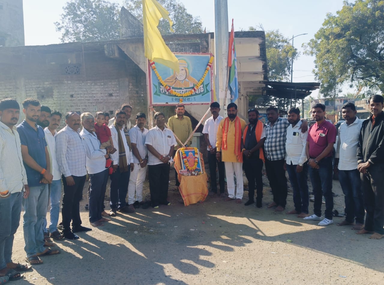 पुण्यतिथीनिमित्त राष्ट्रसंत गाडगेबाबा यांना नायगाव शहरात अभिवादन