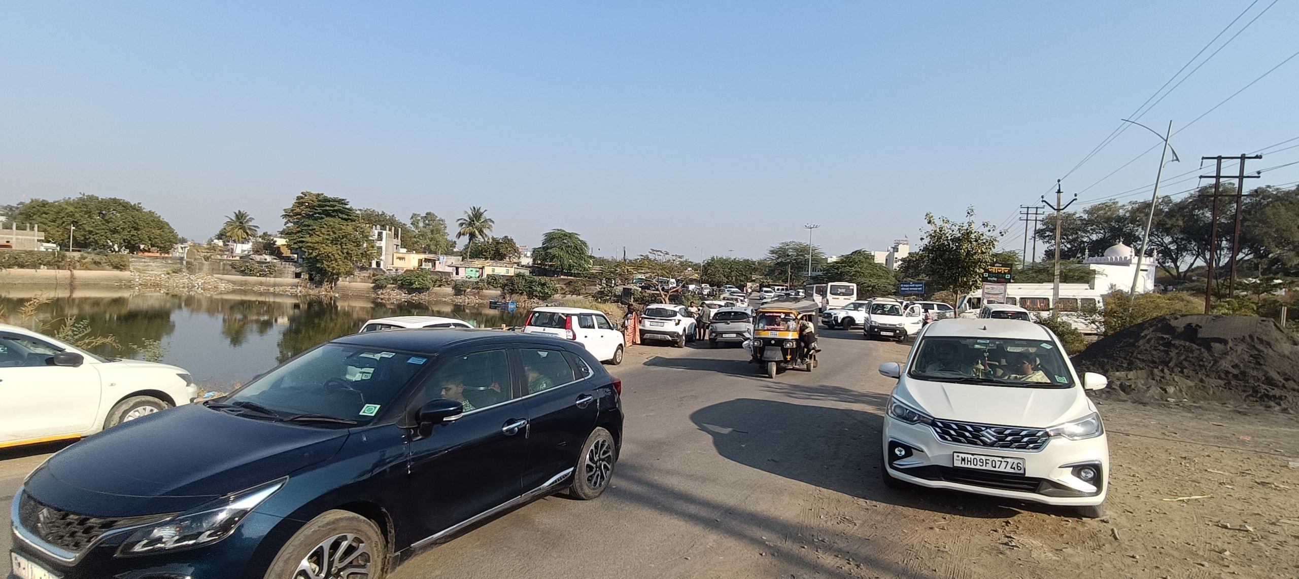 अक्कलकोट शहरात वाहतुकीचा खोळंबा !  पार्किंग व्यवस्थेचा उडाला फज्जा !