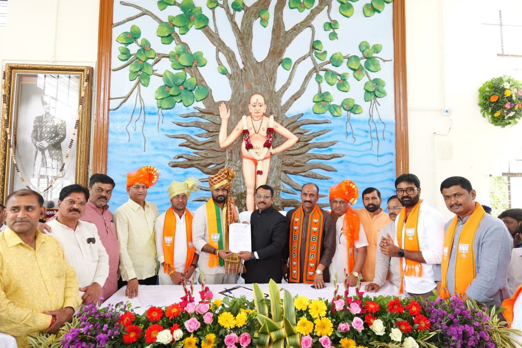 अक्कलकोट नगरीचा नगराध्यक्ष मिलन कल्याणशेट्टीनी घेतला पदभार