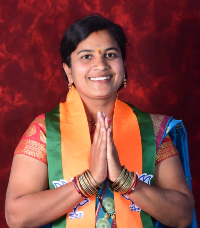 तोळणूर गणातील भाजपा उमेदवार सविता सोलंकर यांचा होम टू होम प्रचार