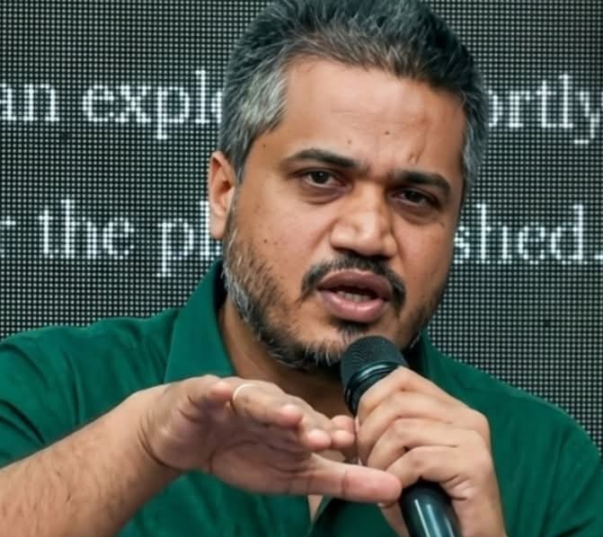 राष्ट्रवादीतील ‘त्या’ चार नेत्यांना रोहित पवारांचा खणखणीत इशारा: “सुनेत्रा पवारांना नियंत्रणात ठेवण्याच्या भ्रमात राहू नका!”