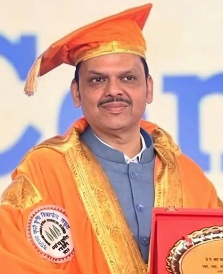 मुख्यमंत्री देवेंद्र फडणवीस आता तिसऱ्यांदा ‘डॉक्टर’; राहुरीच्या कृषी विद्यापीठाकडून ‘डॉक्टर ऑफ सायन्स’ने सन्मानित