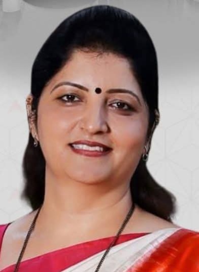 रुपाली चाकणकरांचा राज्य महिला आयोगाच्या अध्यक्षपदाचा अखेर राजीनामा!
