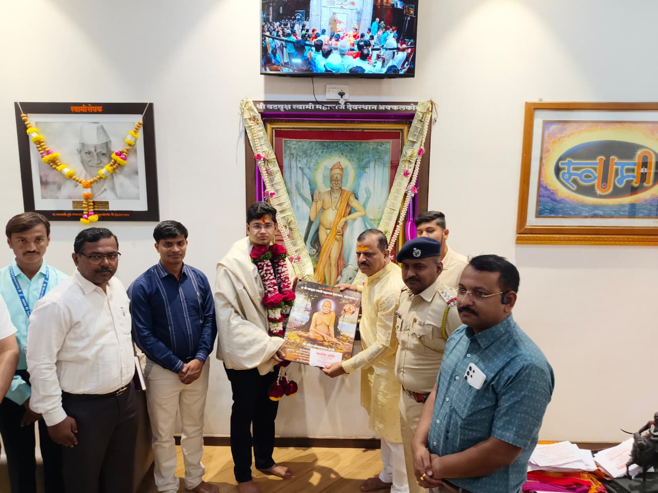 श्री.वटवृक्ष स्वामी महाराज देवस्थान समितीची भक्ती, सेवा, उपक्रम पाहून धन्य झालो – नूतन जिल्हाधिकारी कार्तिकेयन एस.