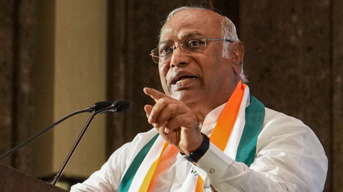 महिला आरक्षणाच्या मुद्द्यावरून काँग्रेसचा सत्ताधाऱ्यांवर जोरदार प्रहार