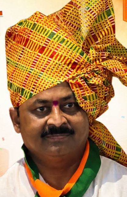 सोलापुरात भाजप उमेदवार राजेंद्र राऊत यांचा दणदणीत विजय