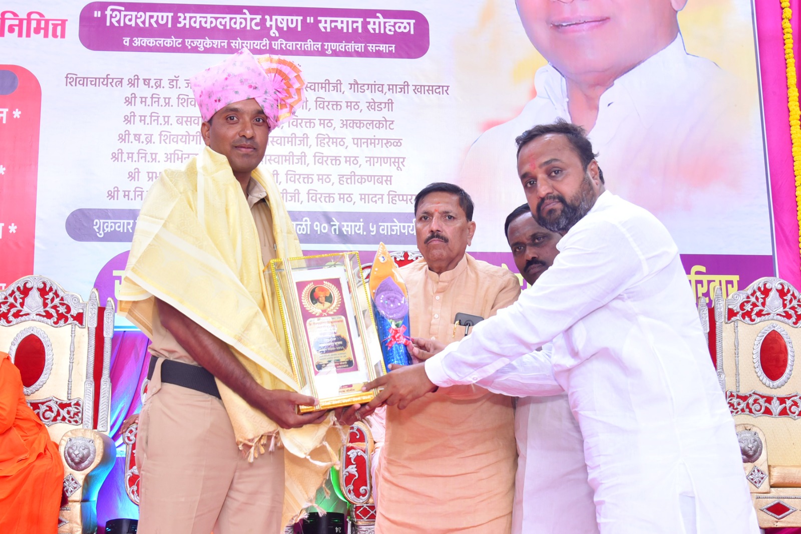 पोलीस हवालदार आसिफ मोमीन यांचा आदर्श पोलीस पुरस्काराने सन्मान