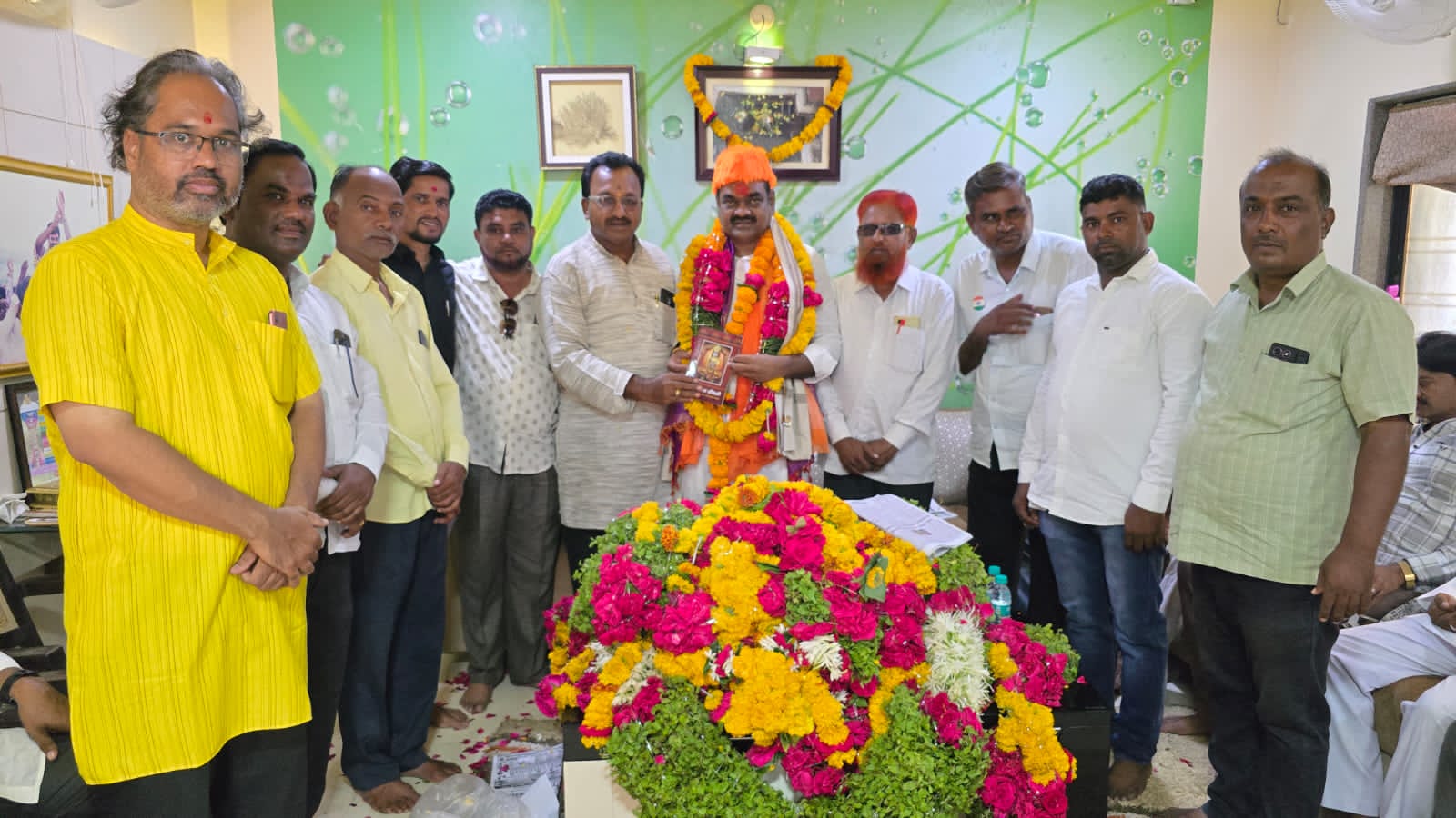 श्रावण पाटील भिलवंडे यांच्या वाढदिवसानिमित्त शुभेच्छांचा वर्षाव; दिवसभर निवासस्थानी मान्यवरांसह नागरिकांची गर्दी