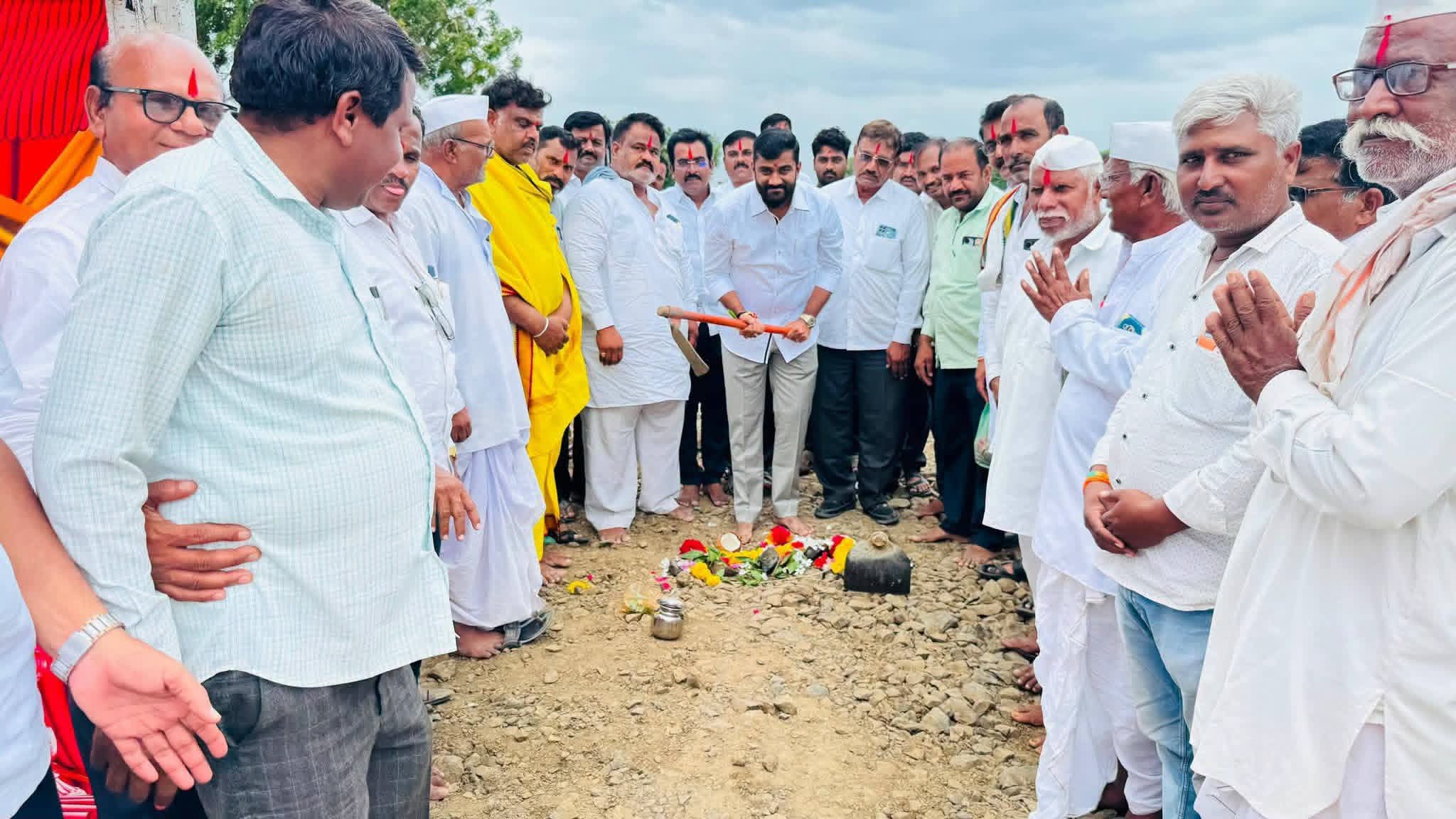 आमदार सचिन कल्याणशेट्टी यांच्या विशेष प्रयत्नातून व निधीतून नागणसूर–मणूर रस्त्याच्या सुधारणा कामाचा भूमिपूजन सोहळा संपन्न 