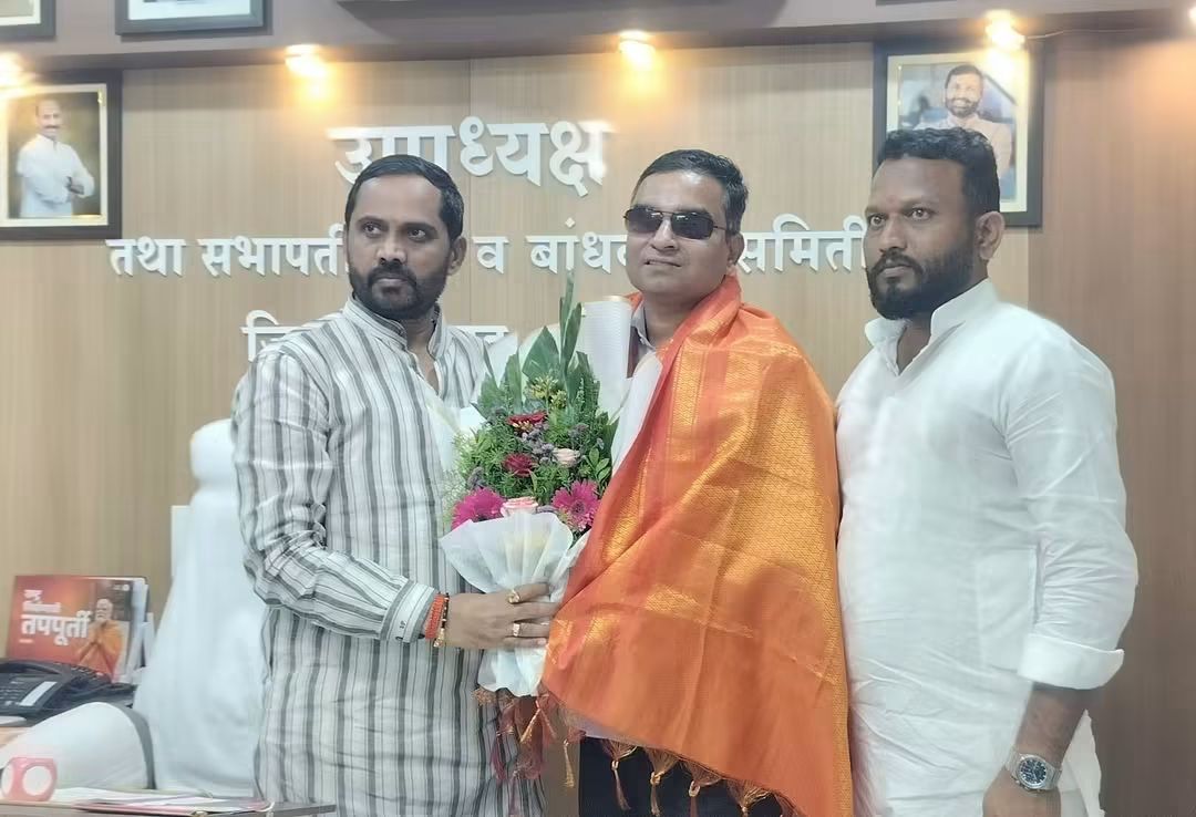 सोलापूर जिल्हा परिषदेला मिळाले शंभर टक्के अंध शिक्षणाधिकारी ; घेतला पदभार