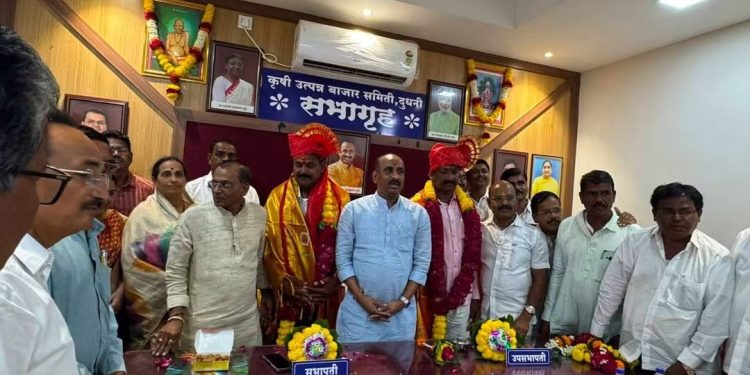 अक्कलकोट  तालुक्यातील दुधनी कृषी उत्पन्न बाजार समितीच्या सभापती पदी  सिद्धाराम बाके तर  उपसभापती पदी  निंगप्पा पुजारी यांची निवड 