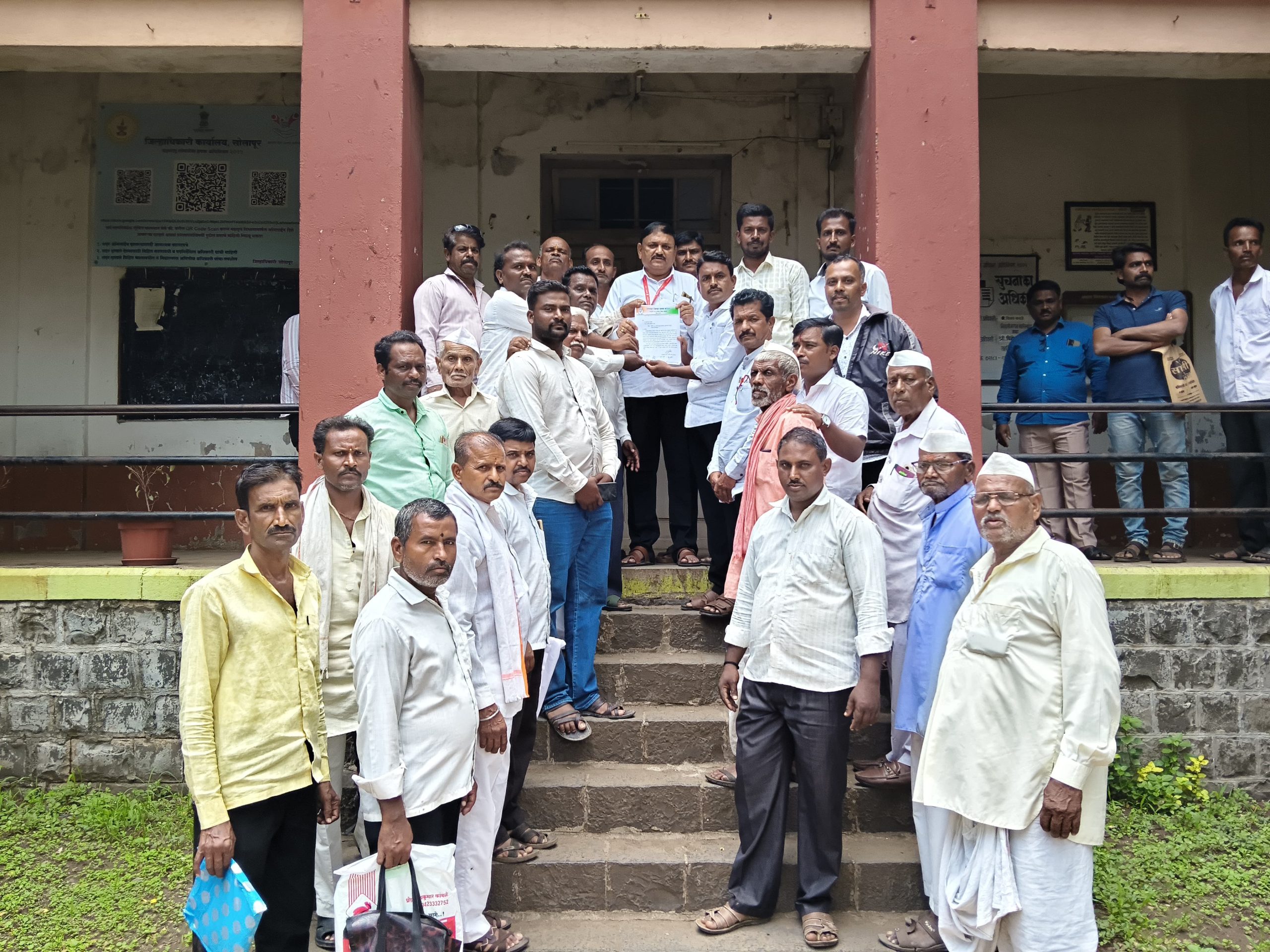 सिना नदीला मागील वर्षी आलेल्या महापूरात बाधीत झालेल्यांना अद्याप नुकसान भरपाई नाही