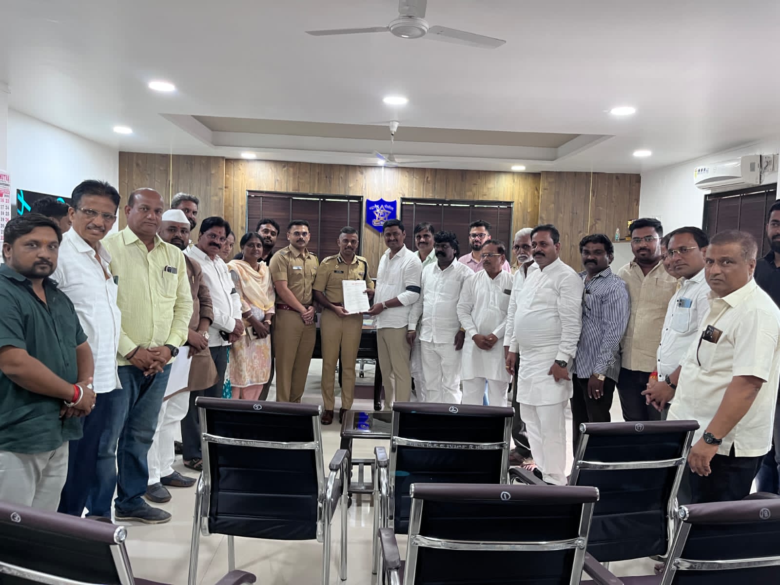 आमदार सचिन कल्याणशेट्टी यांना जीवे मारण्याची धमकी देणाऱ्यांवर कारवाई करण्याची मागणी , सोलापूर पोलीस आयुक्तानां निवेदन