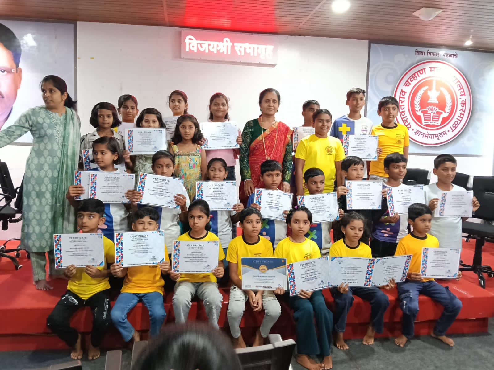 करमाळ्याच्या मुथा नॉलेज फाउंडेशनची आंतरराष्ट्रीय अबॅकस स्पर्धेत दमदार कामगिरी; 57 पैकी 48 विद्यार्थ्यांचा गौरव