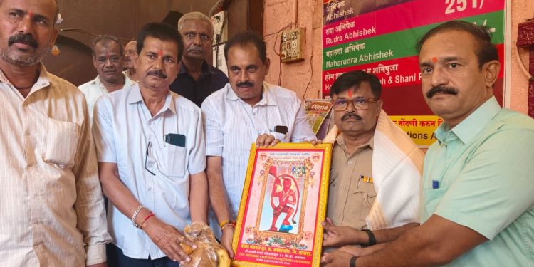गौडगाव येथील श्री जागृत मारुती अन्नछत्र मंडळात श्रावणी शनिवार निमित्त भाविकांची  गर्दी 