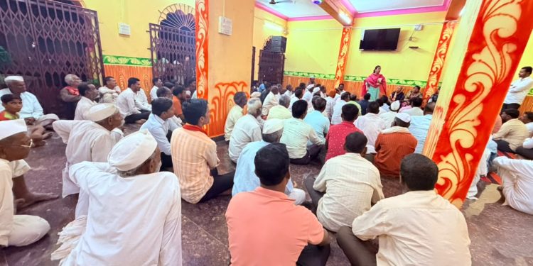 अक्कलकोट तालुक्यातील डोंबरजवळगे गावास खा. प्रणिती शिंदे यांची भेट