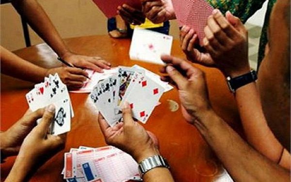 अक्कलकोट दक्षिण पोलिसांची जुगार अड्ड्यावर कारवाई; ११ जणांविरुद्ध गुन्हा दाखल