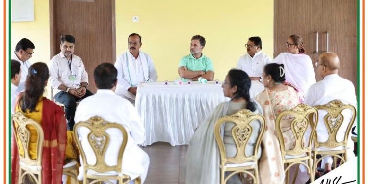 लोकसभेतील विरोधी पक्षनेते, खासदार राहुल गांधी यांनी नाशिक येथे राज्यातील वरिष्ठ काँग्रेस नेत्यांशी संवाद