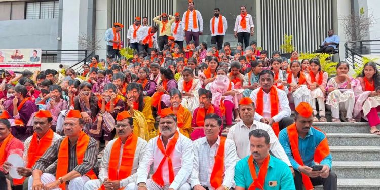 मराठा आंदोलनात GEN Z ची एन्ट्री! शाळकरी मुलींच्या घोषणांनी जिल्हाधिकारी कार्यालय दणाणले; सरकारला गंभीर इशारा