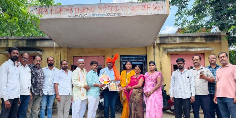 सहाय्यक आयुक्त /उपमुख्य कार्यकारी अधिकारी वर्ग 1 या पदावर पदोन्नती झाल्याबद्दल किरण सूर्यवंशी यांचा सत्कार