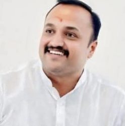 पद्मश्री डॉ. प्रभाकर कोरे व दानशूर बसलिंगप्पा खेडगी यांचा पुण्यात सत्कार