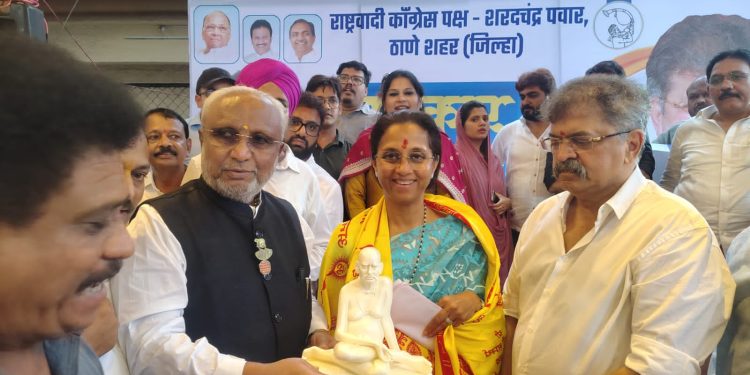 श्री स्वामी समर्थ अन्नछत्र मंडळाकडून खासदार सुप्रिया सुळे व आमदार जितेंद्र आव्हाड यांचा सत्कार