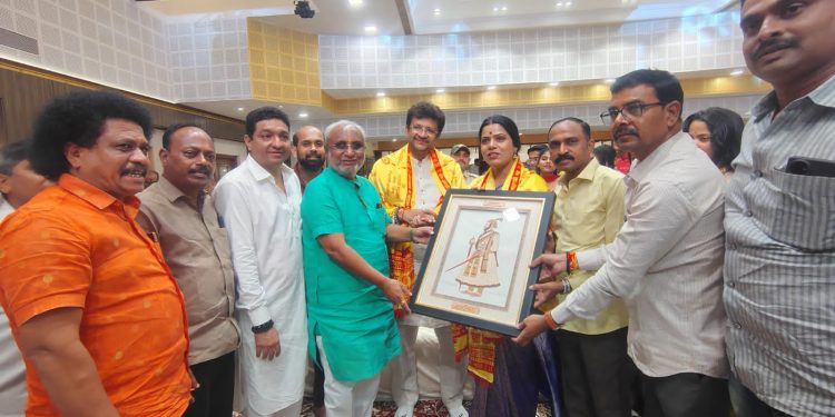 बृहन्मुंबईच्या महापौर- रितुताई तावडे यांचा श्री स्वामी समर्थ अन्नछत्र मंडळातर्फे सत्कार